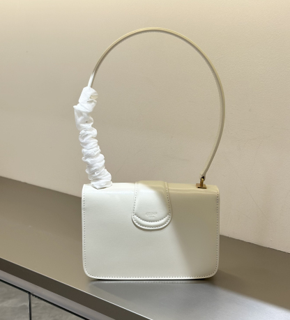 セリーヌ「Celine」TEEN LUNE BLANCHE レザー ショルダーバッグ