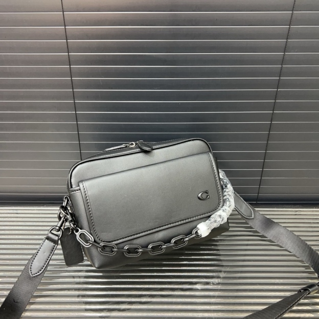 コーチ「Coach」CHARTER FLAP 24 クロスボディーバッグ