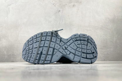 バレンシアガ「Balenciaga」トリプルS スニーカー