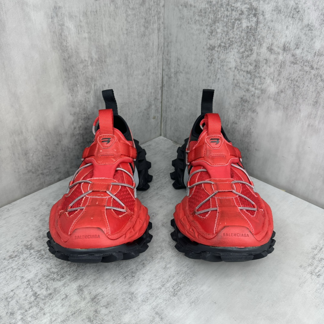 バレンシアガ「Balenciaga」ラウンドつま先のプラットフォームスニーカー