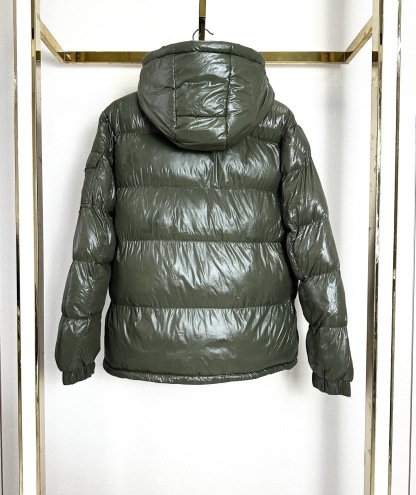 モンクレール「Moncler」プルオーバー ダウンジャケット