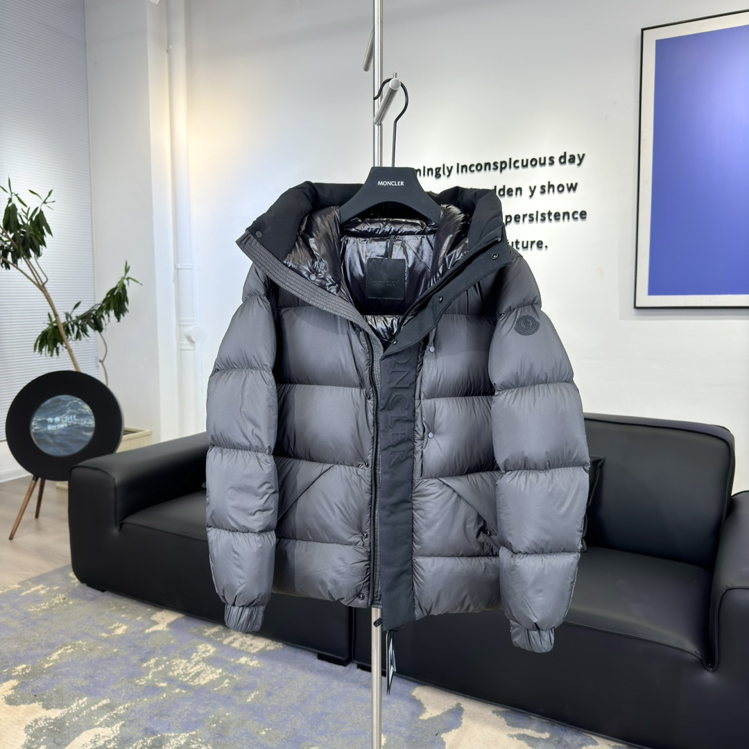 モンクレール「Moncler」Madeira ブラック ダウンジャケット