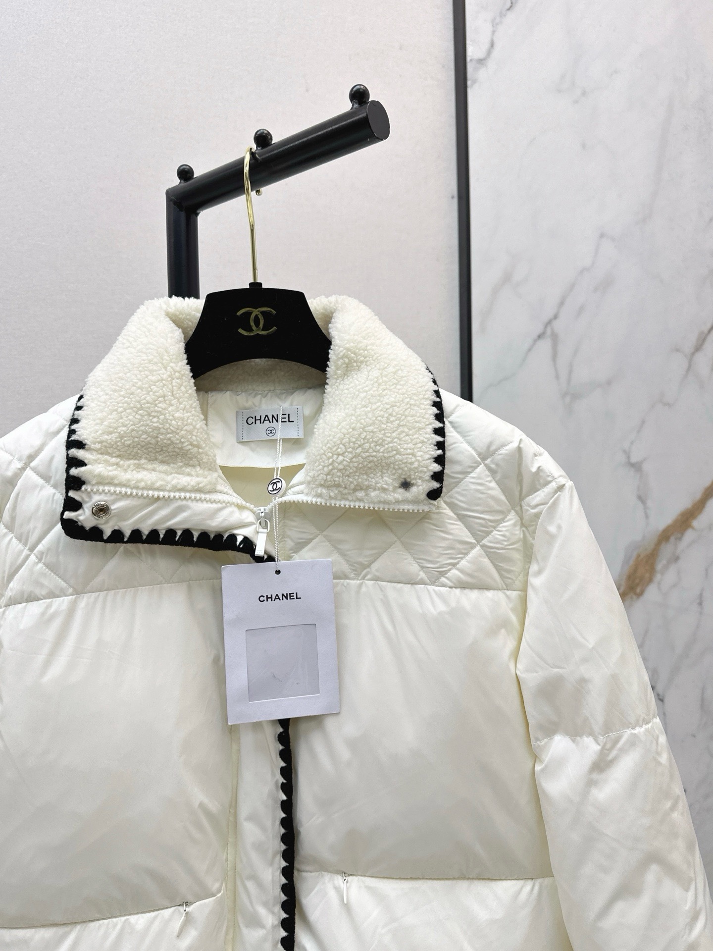 シャネル「Chanel」Quilted Collar Puffer Jacket