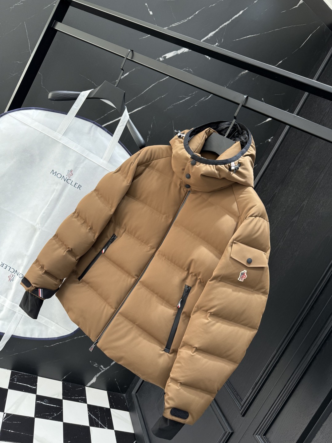 モンクレール「Moncler」ダウン ジャケット