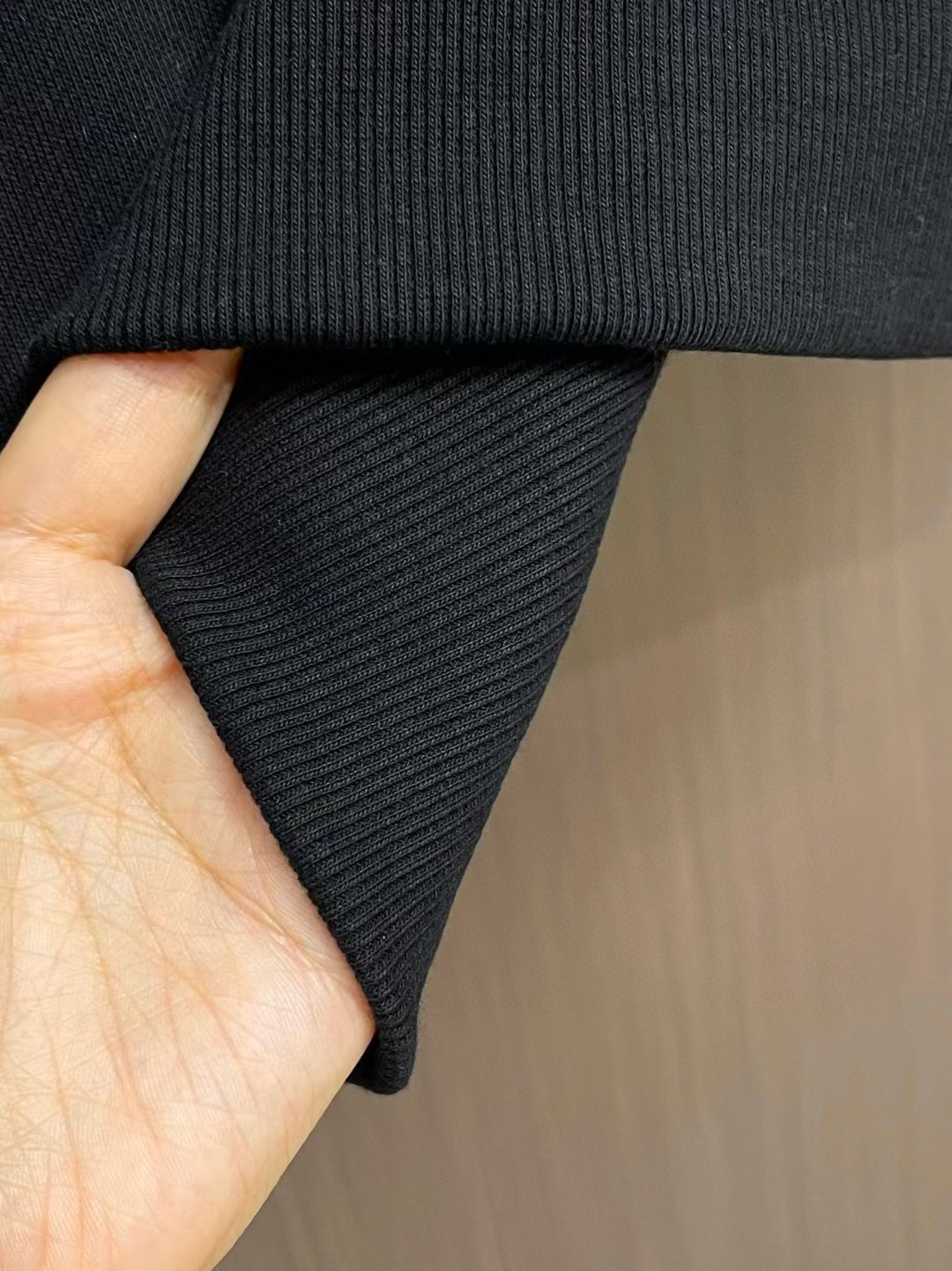 プラダ「Prada」ロゴ プリント カーディガン