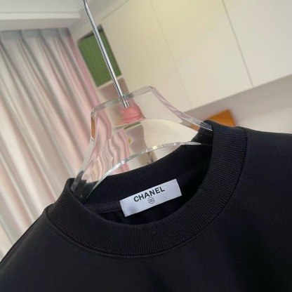 シャネル「Chanel」ダブルC ロゴ プリント スウェットシャツ