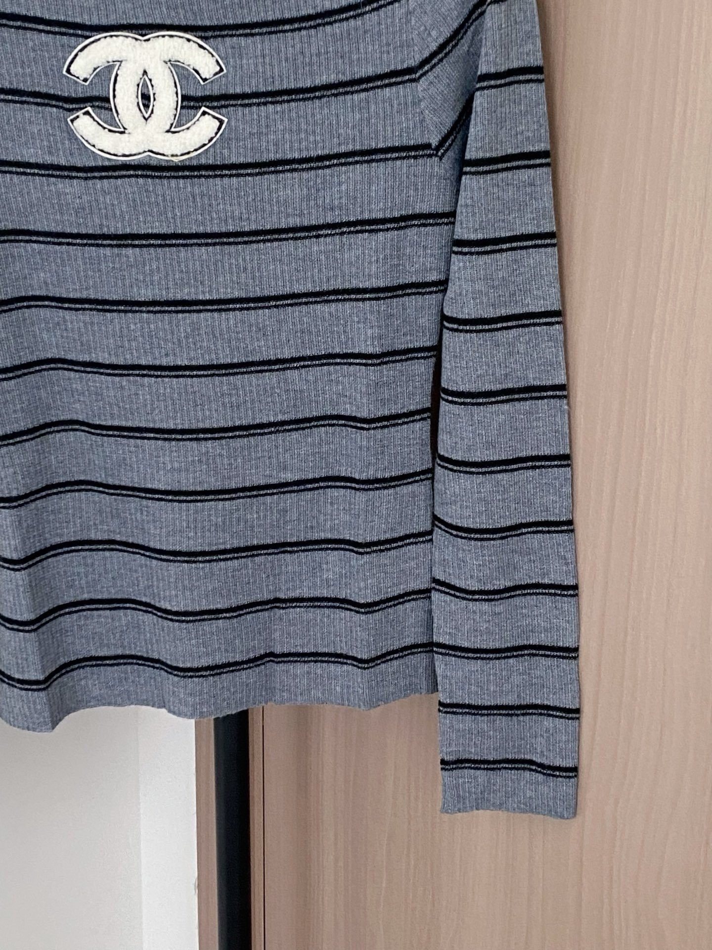 シャネル「Chanel」ロゴ ボタン ニット セーター