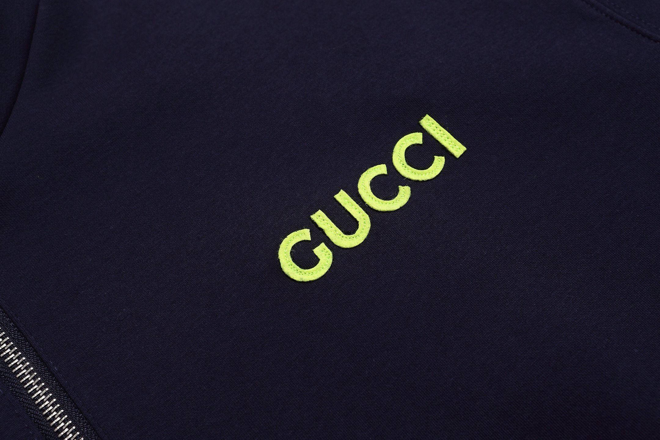 グッチ「Gucci」エンブロイダリー ジップネック スウェットシャツ