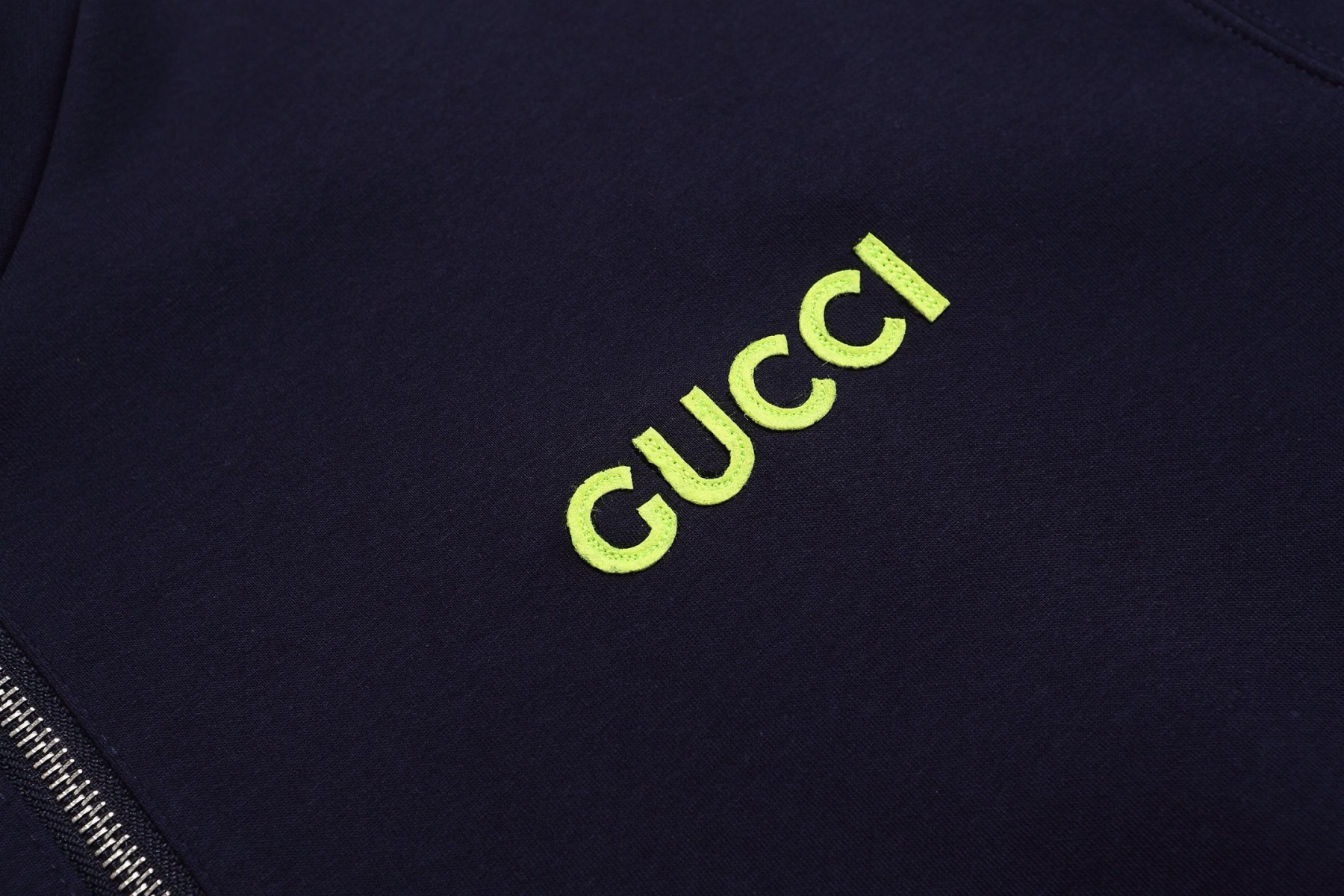 グッチ「Gucci」エンブロイダリー ジップネック スウェットシャツ