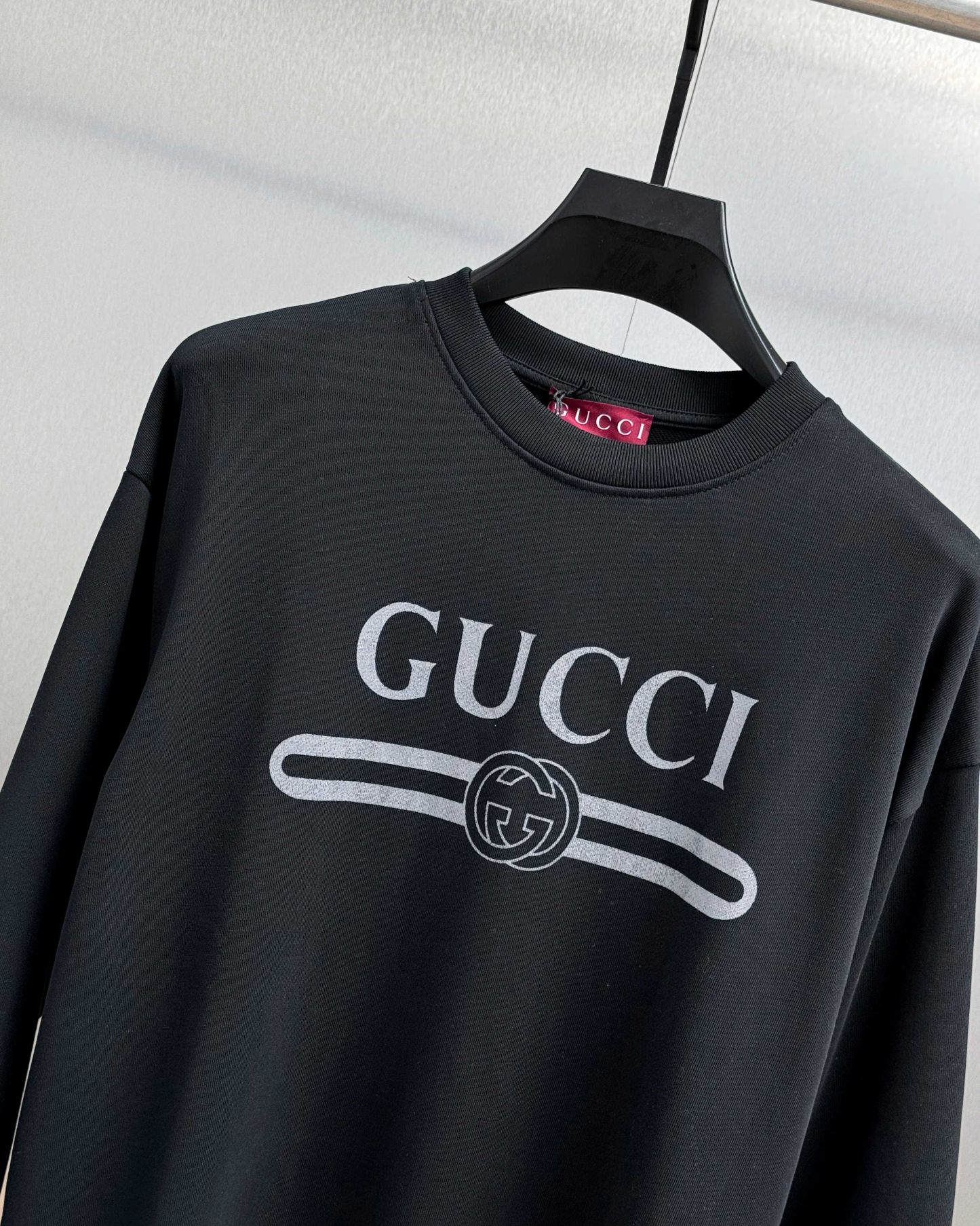 グッチ「Gucci」ロゴ プリント ラウンドネック スウェットシャツ