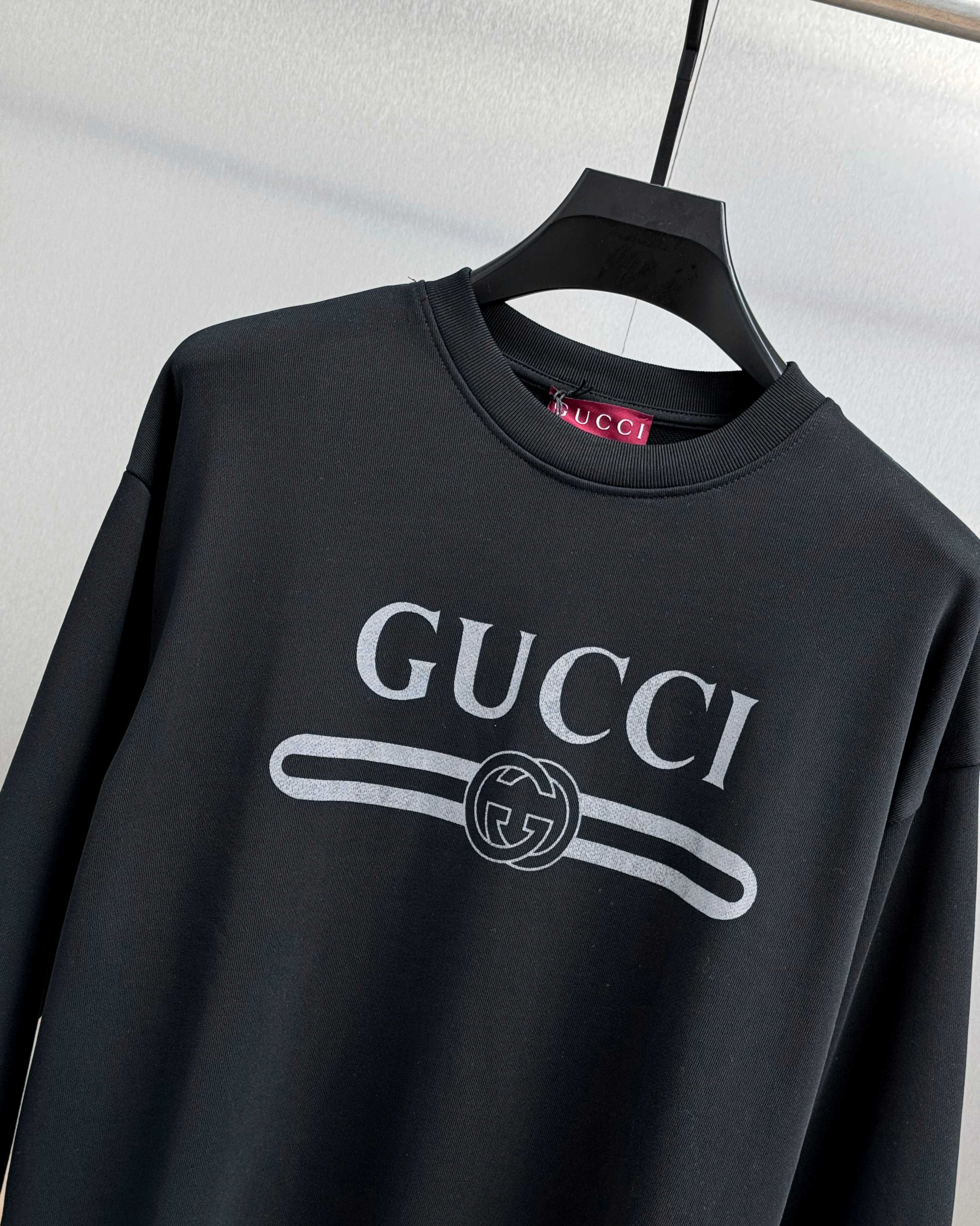 グッチ「Gucci」ロゴ プリント ラウンドネック スウェットシャツ