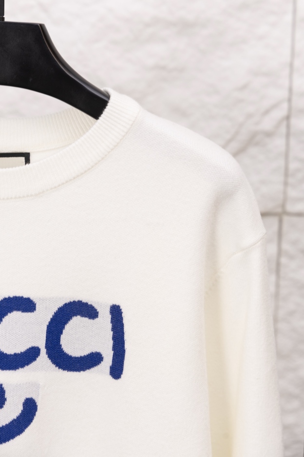 グッチ「Gucci」 スマイルロゴ ニットセーター