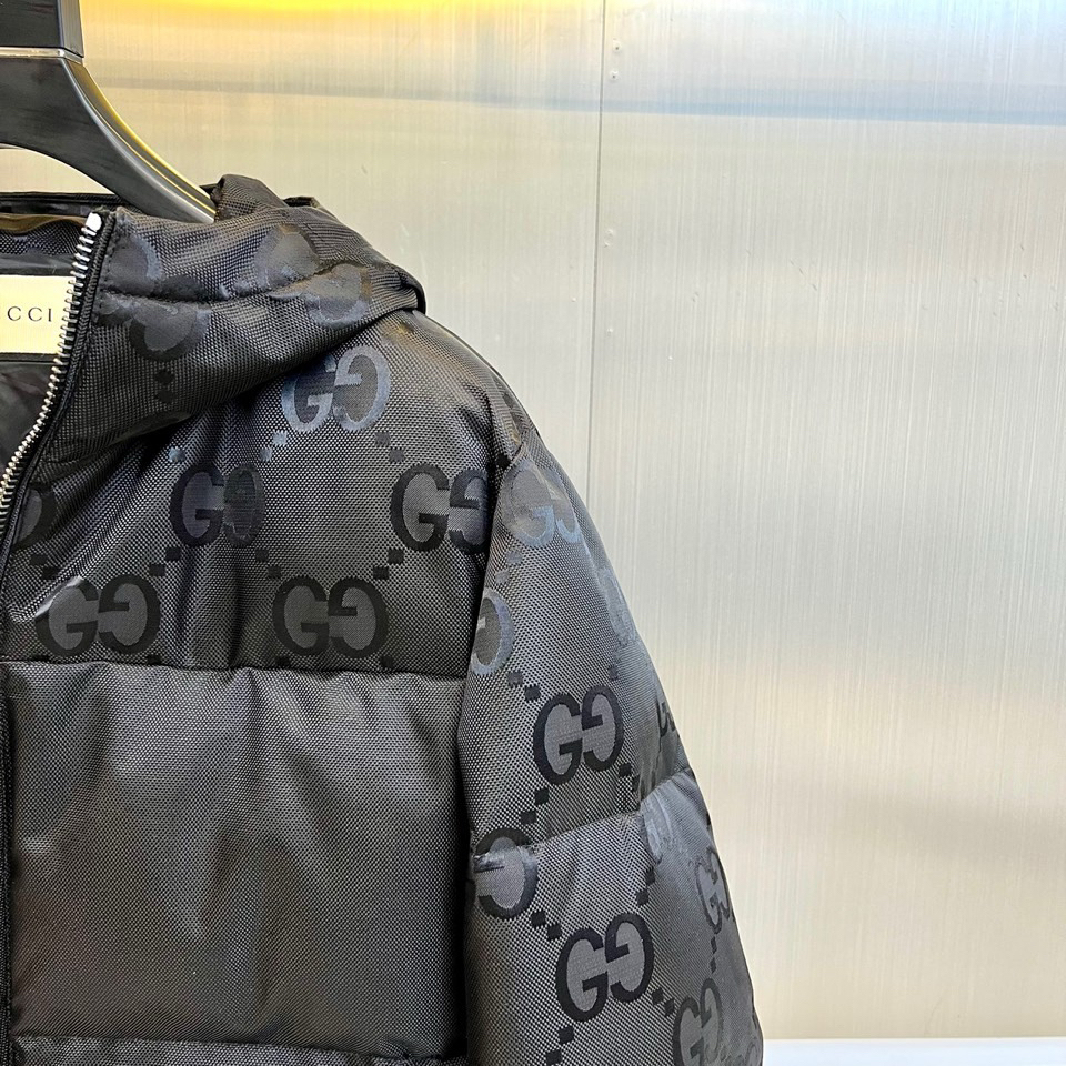 グッチ「Gucci」ロゴ コンビネーション ダウンジャケット