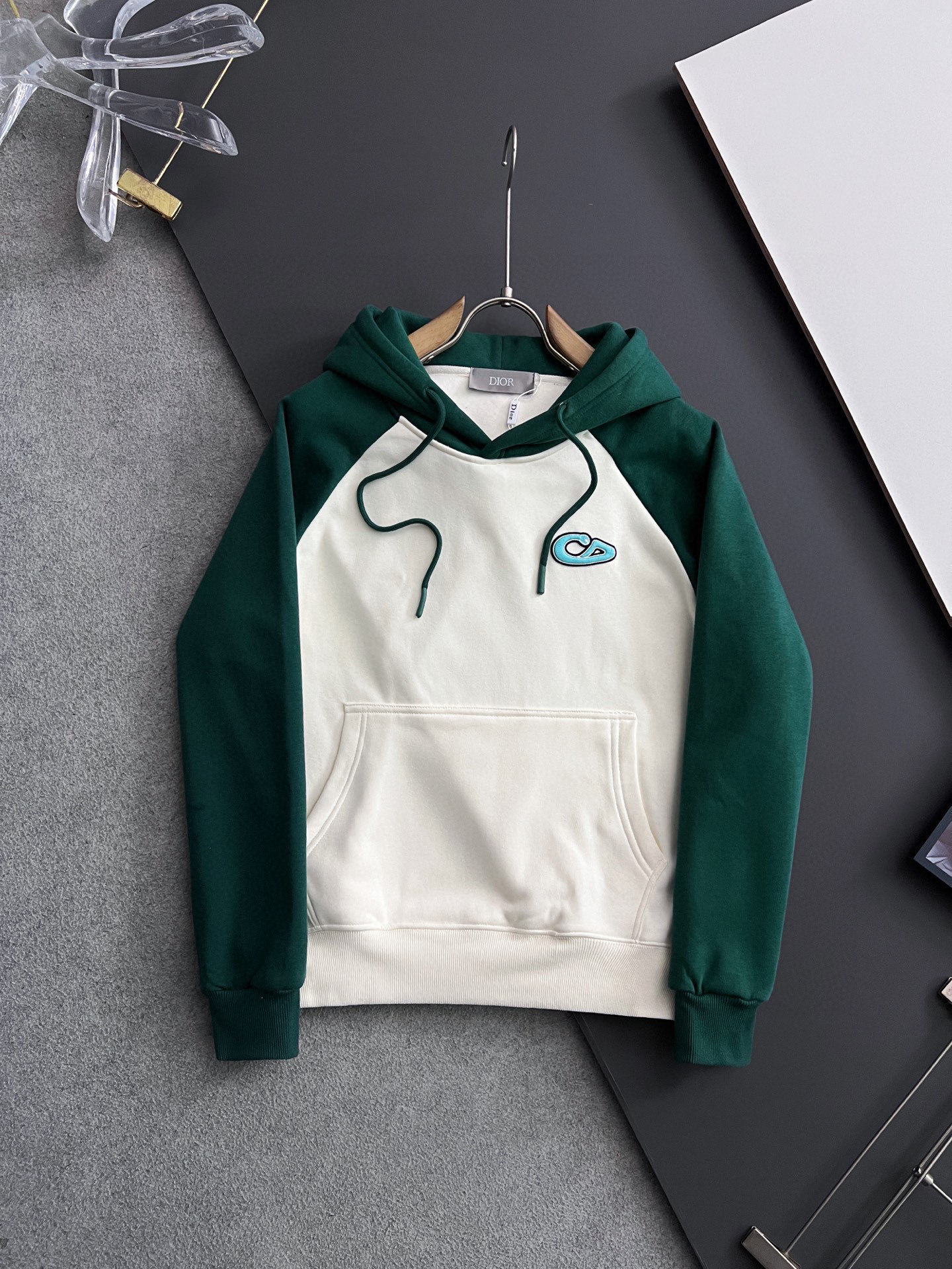 ディオール「Dior」 ヘビーウェイト フード付きスウェットシャツ