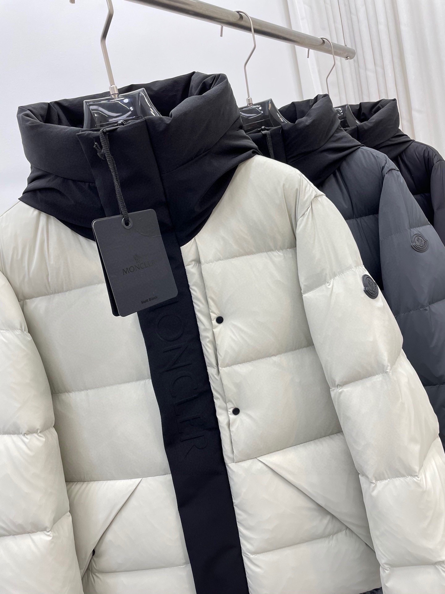 モンクレール「Moncler」パッチワーク フード付きダウンジャケット