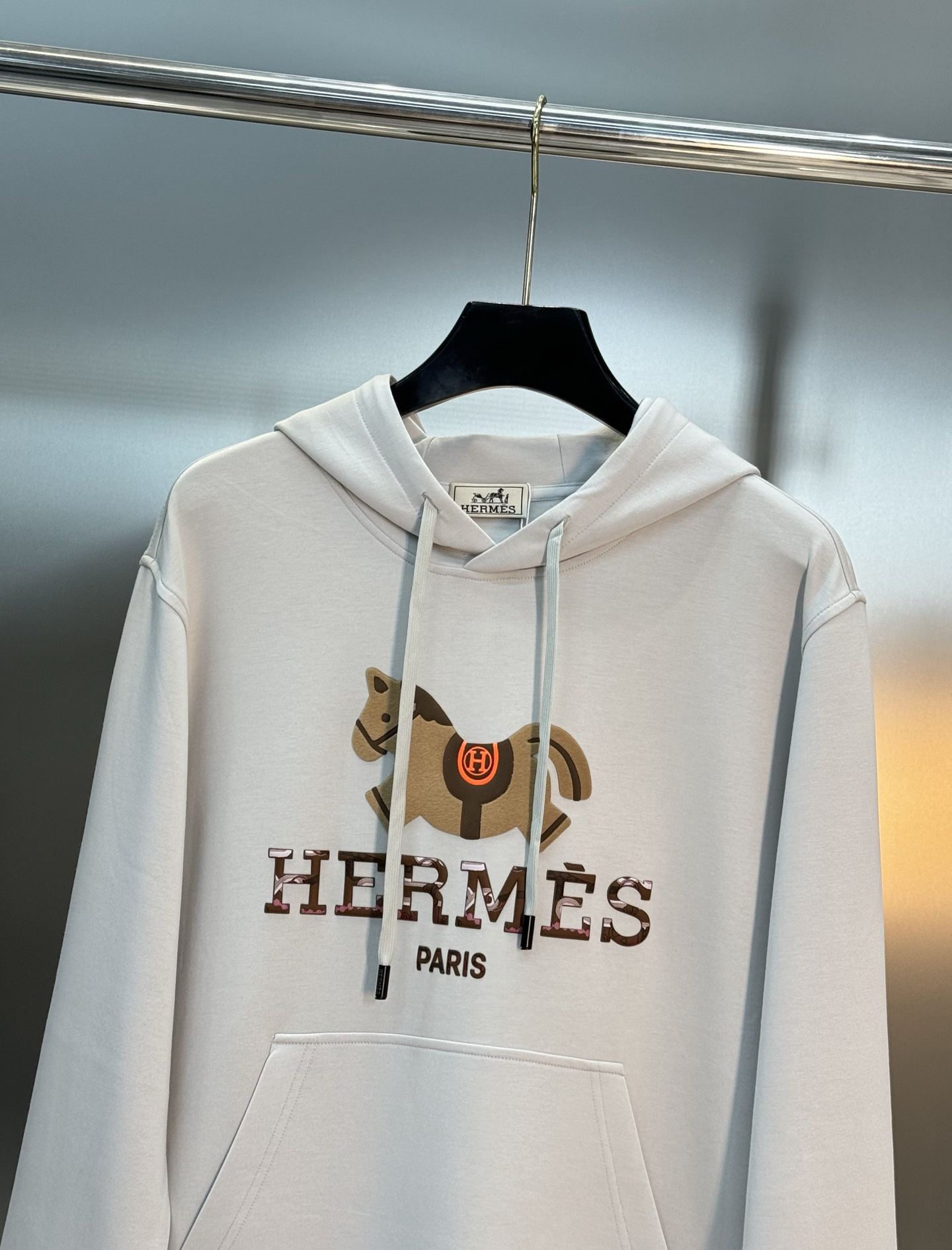 エルメス「Hermès」PARIS エンブロイダリー フーディッド スウェットシャツ