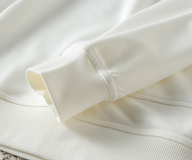 エルメス「Hermès」レザーポケット クルーネック スウェットシャツ