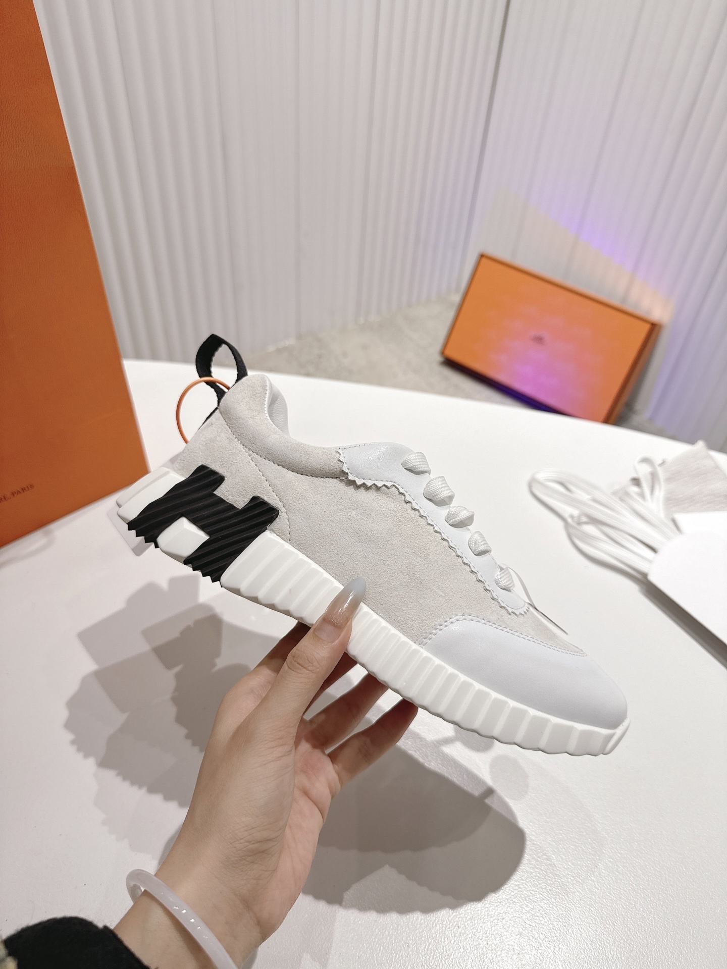 エルメス［Hermès］【カップルに大人気】 おしゃれなペアスニーカー 男女兼用