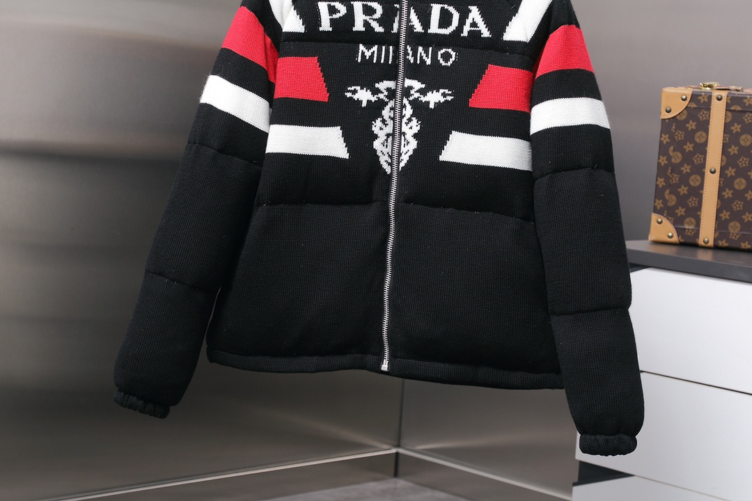 プラダ「Prada」ウール＆カシミア ダウンジャケット