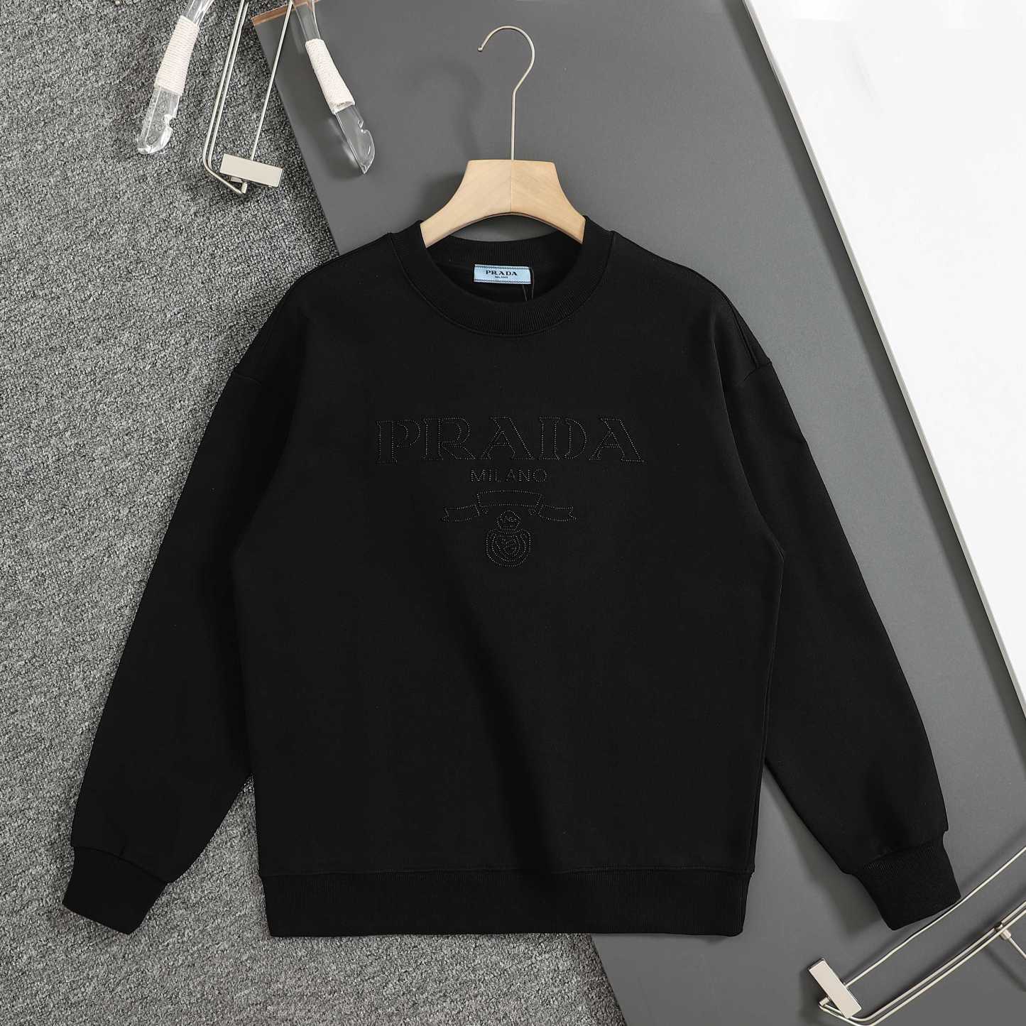 プラダ「Prada」ユニセックス クルーネック スウェットシャツ