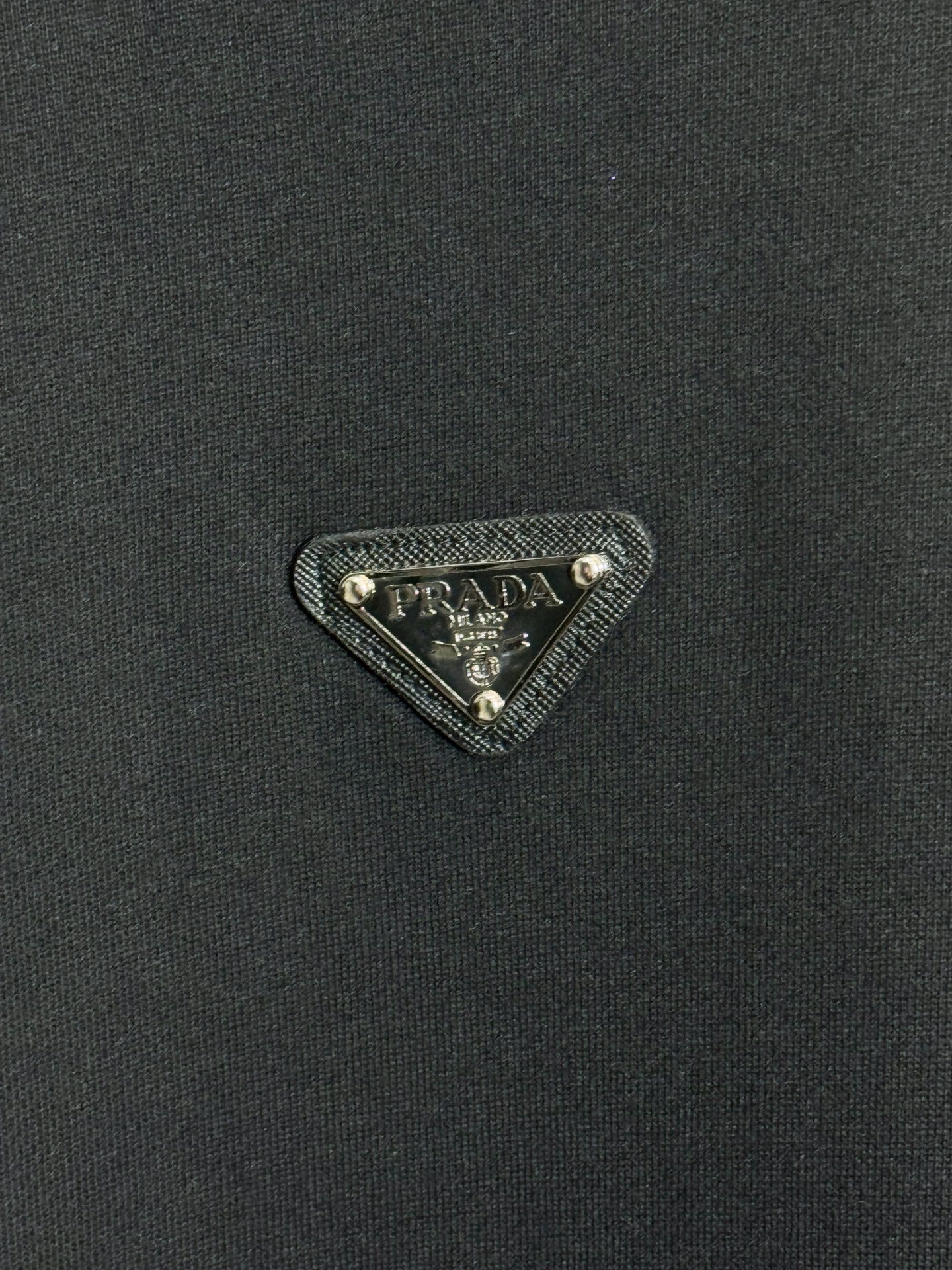 プラダ「Prada」トライアングル ロゴ クルーネック スウェットシャツ