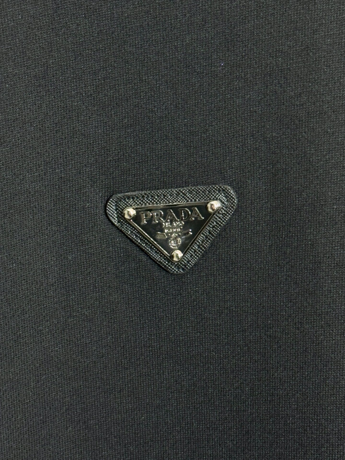 プラダ「Prada」トライアングル ロゴ クルーネック スウェットシャツ