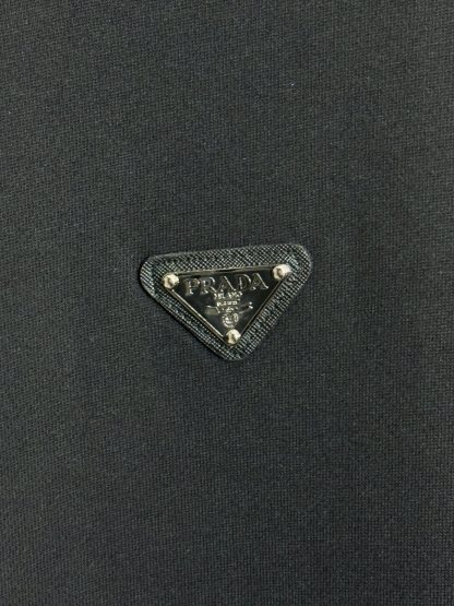 プラダ「Prada」トライアングル ロゴ クルーネック スウェットシャツ