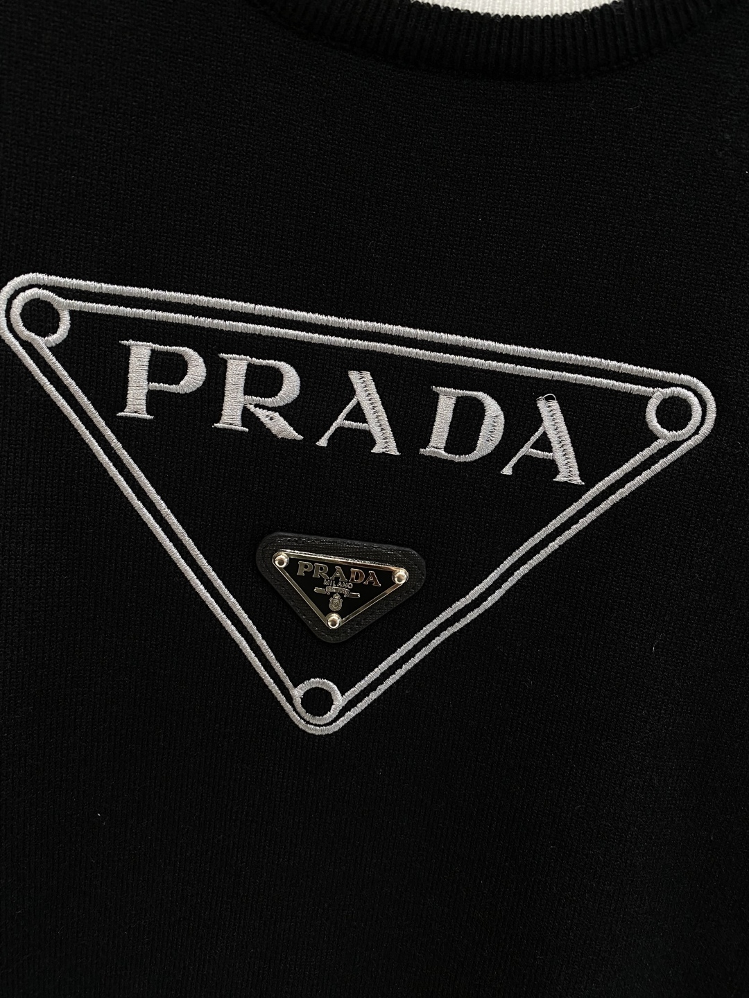 プラダ「Prada」リブトリム クルーネック セーター