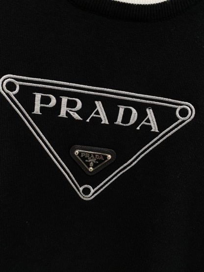 プラダ「Prada」リブトリム クルーネック セーター