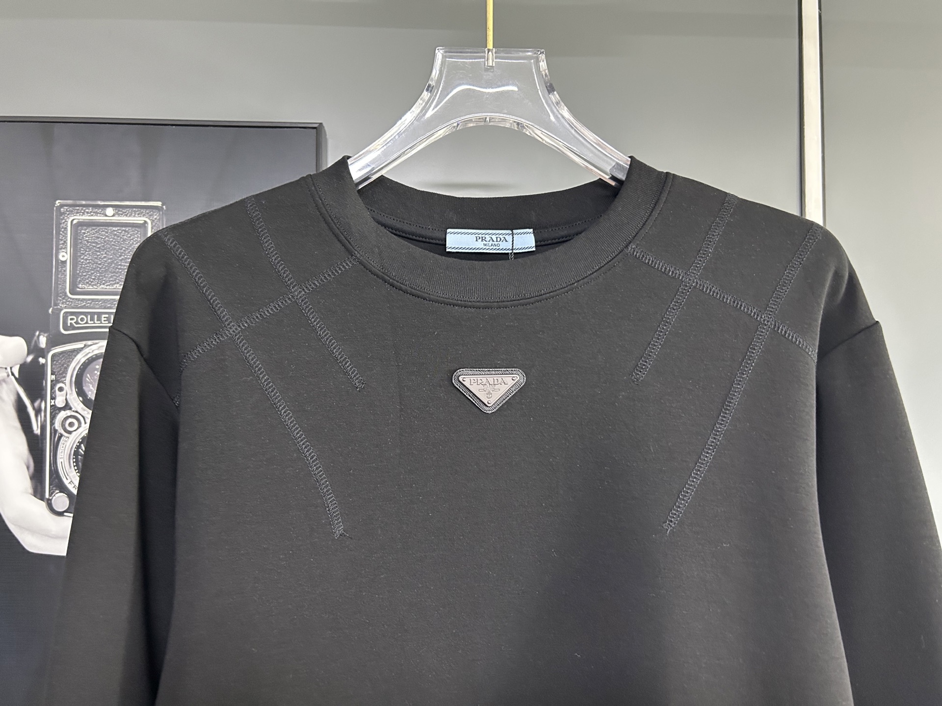 プラダ「Prada」レター ロゴ ロングスリーブ Tシャツ