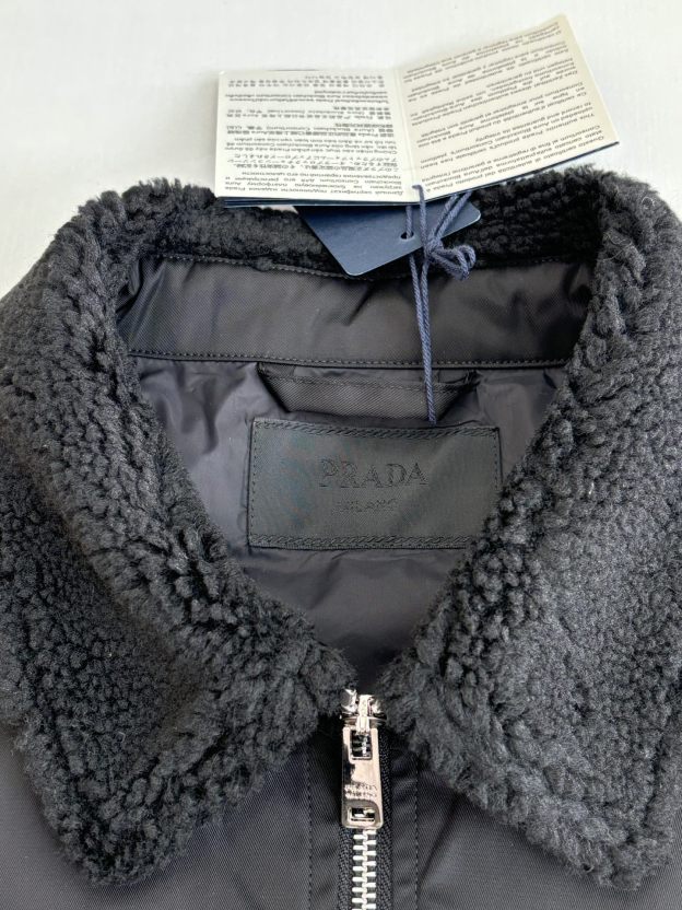 プラダ「Prada」フード付き リサイクル ナイロン ジャケット