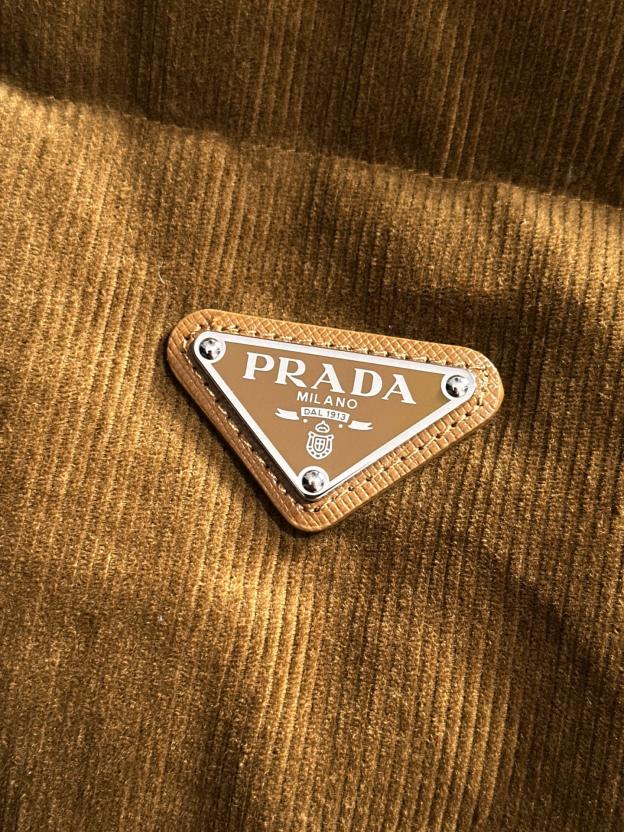 プラダ「Prada」コーデュロイ ダウン ジャケット