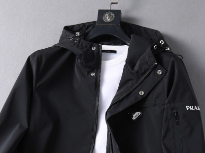 プラダ「Prada」テクニカル ジャケット