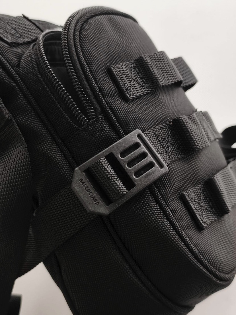 バレンシアガ「Balenciaga」ARMY メンズ メッセンジャーバッグ