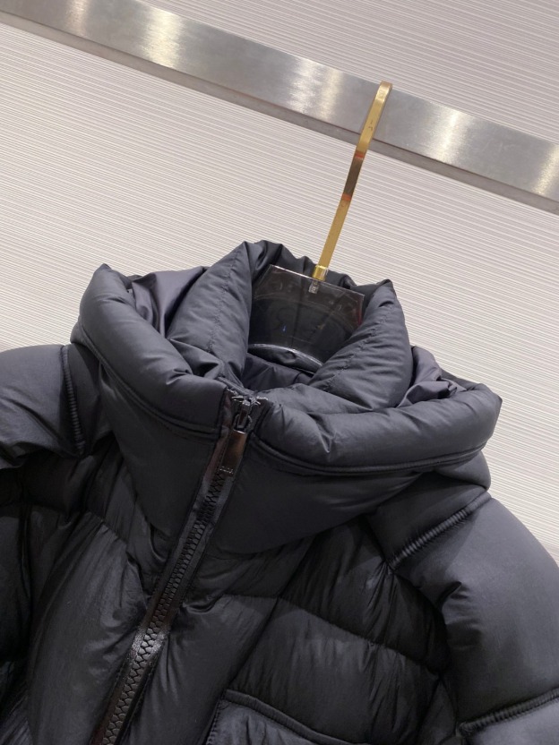 ディオール「Dior」モダン シルエット ダウンジャケット