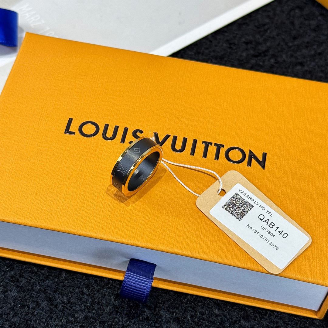 ルイ・ヴィトン「Louis Vuitton」ブラックセラミックリング