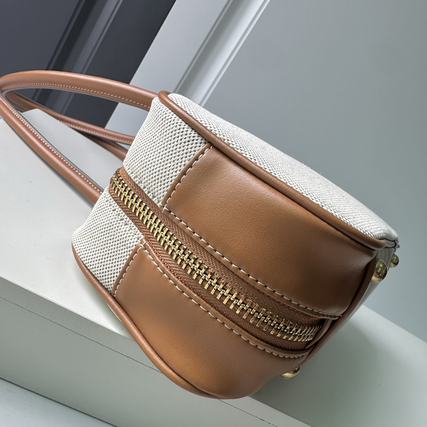 ミュウミュウ「Miu Miu」ポーリング シリーズ カンバス トートバッグ