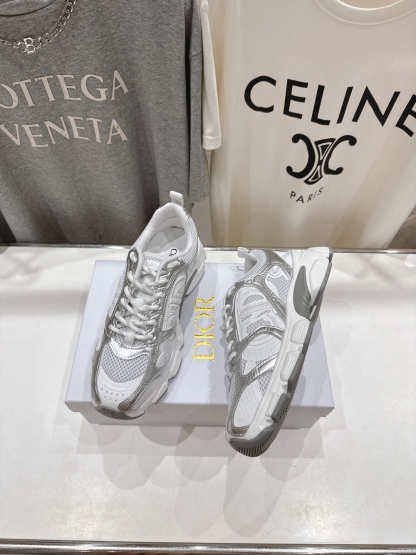 ディオール「Dior」Vibe  SS25 新作 ランウェイ アイコンスニーカー