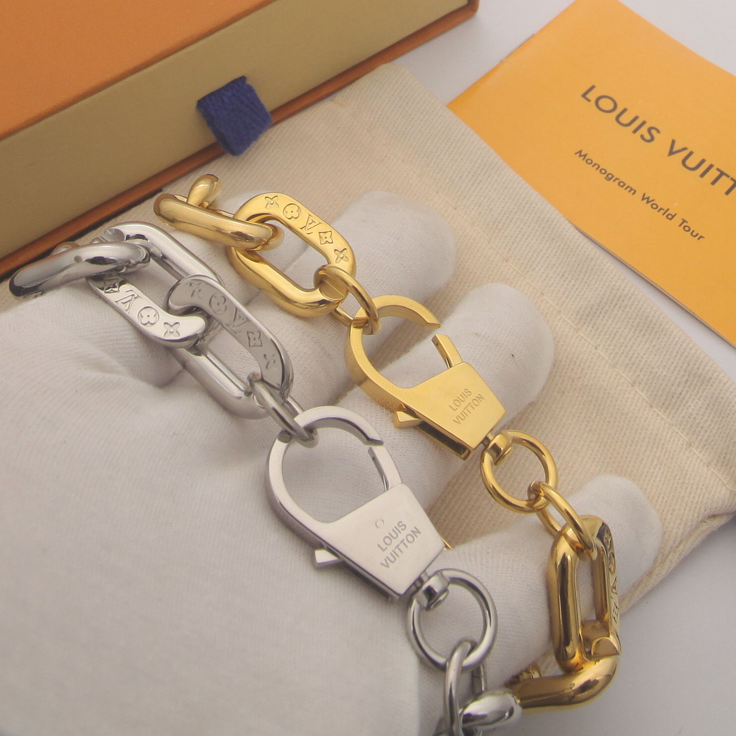 ルイ・ヴィトン「Louis Vuitton」Iconic ブレスレット