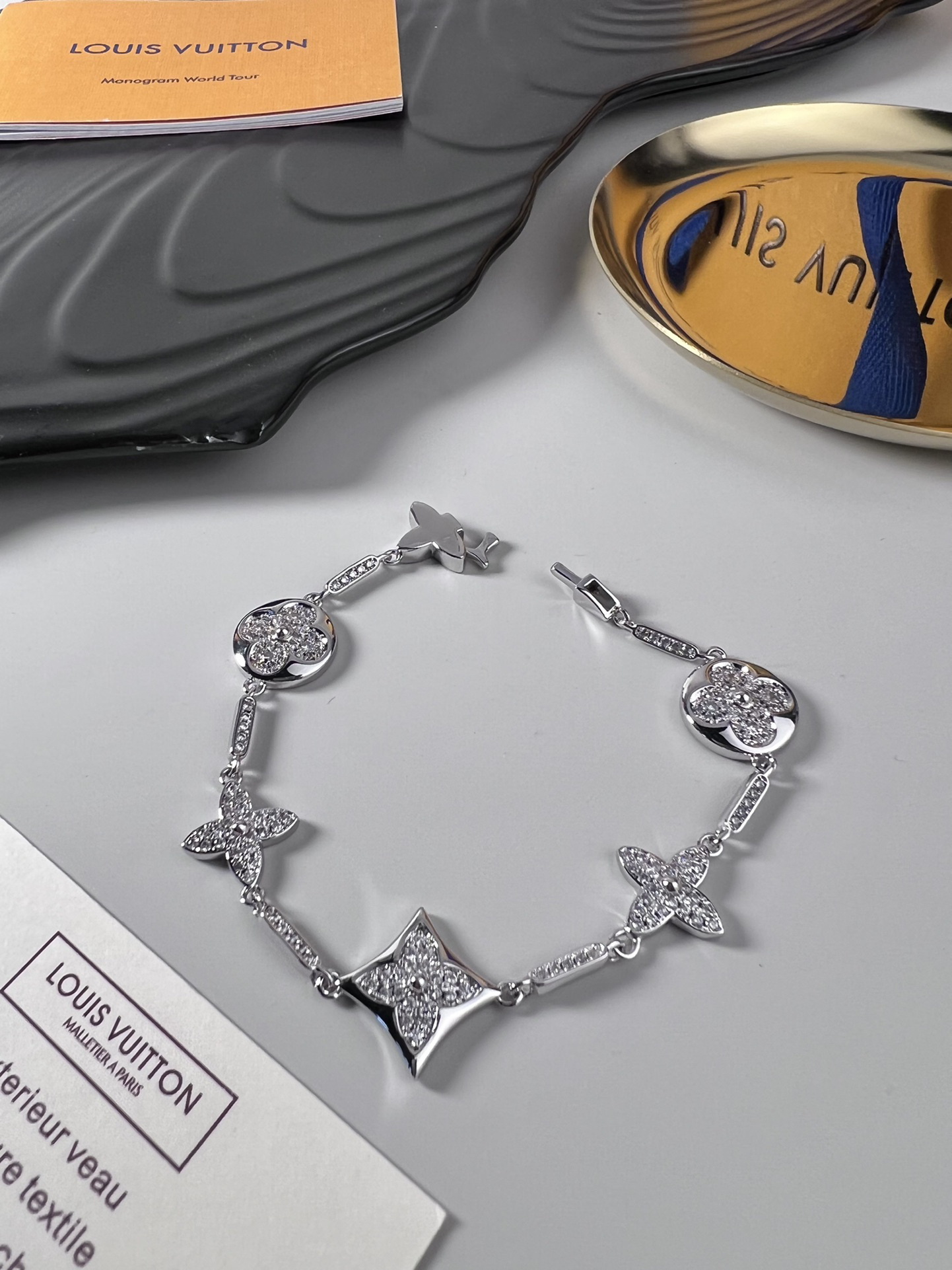 ルイ・ヴィトン「Louis Vuitton」Le Damier de Louis Vuitton ブレスレット