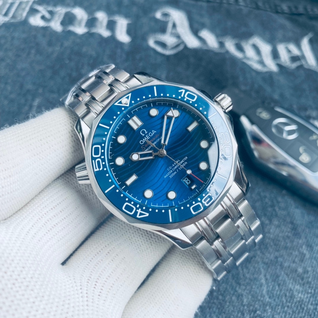 オメガ「Omega」シーマスター 300m ダイバーズ ウォッチ 42mm