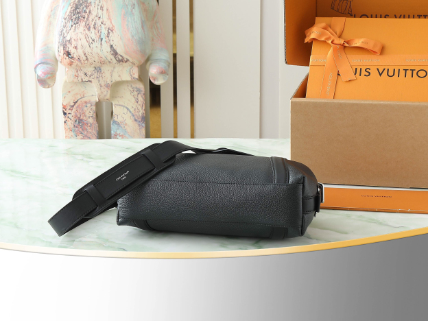 ルイ・ヴィトン「Louis Vuitton」BIKER PM ショルダーバッグ