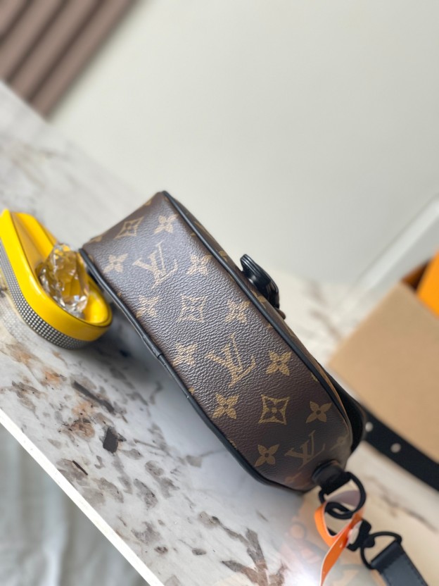 ルイ・ヴィトン「Louis Vuitton」Montsouris メッセンジャーバッグ
