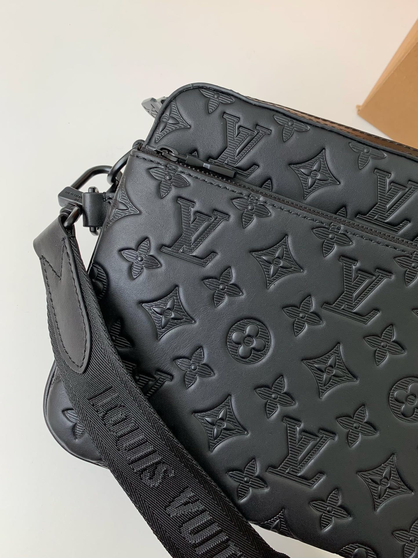 ルイ・ヴィトン「Louis Vuitton」モノグラム シャドウ トリオ メッセンジャー ショルダーバッグ