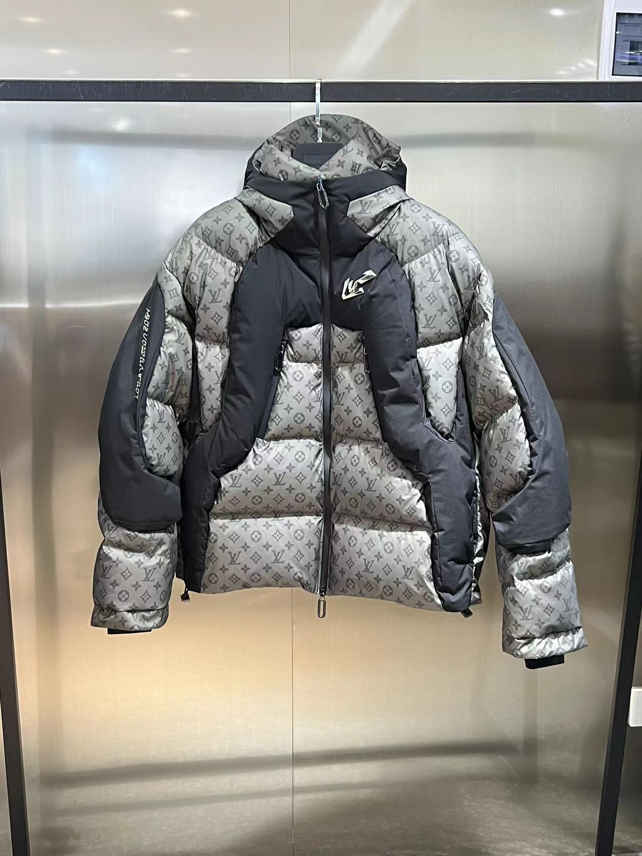 ルイ・ヴィトン「Louis Vuitton」オーバーサイズ ダウン ジャケット