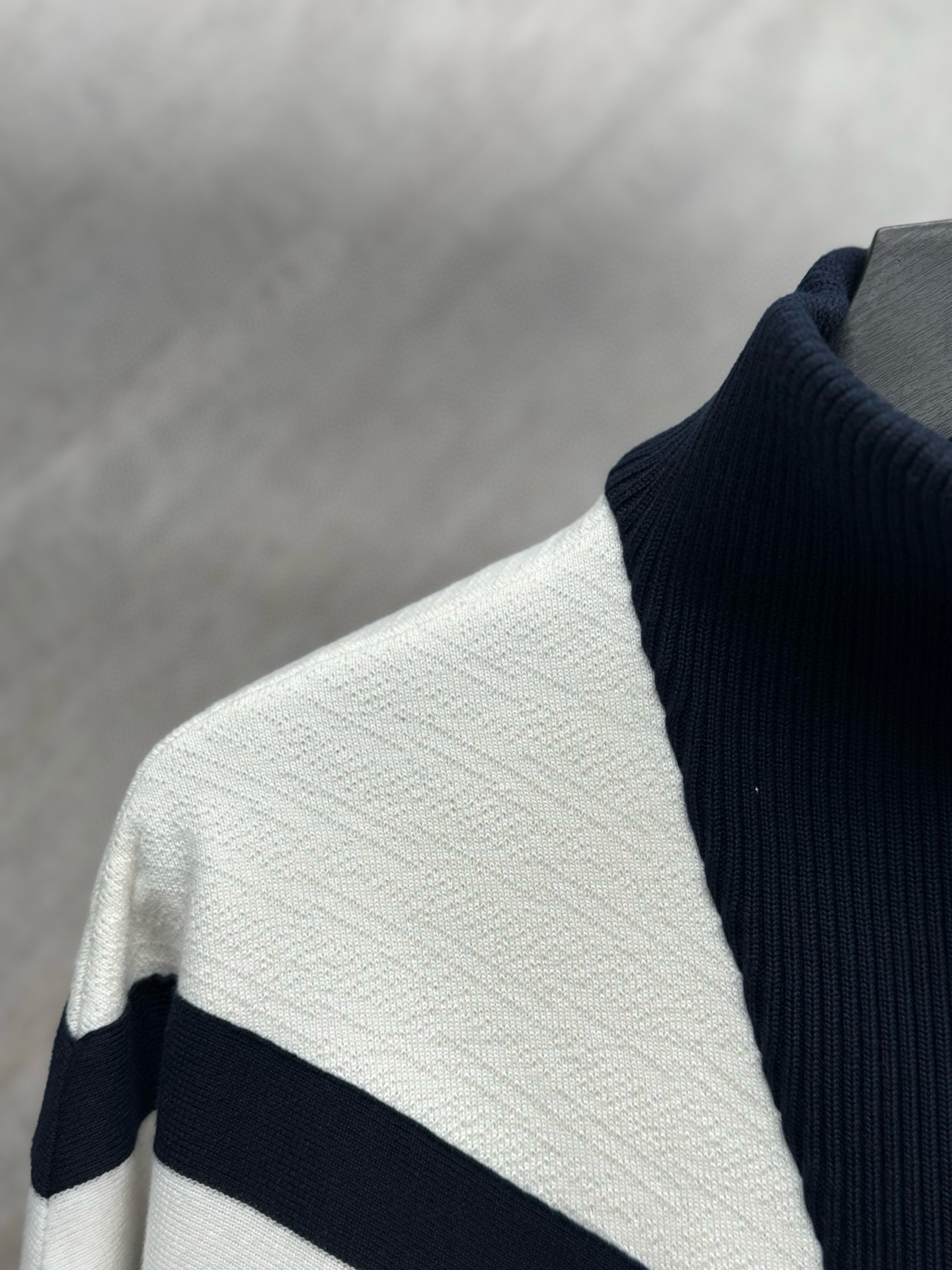 ルイ・ヴィトン「Louis Vuitton」ニットスタンドカラー 拼接ニット