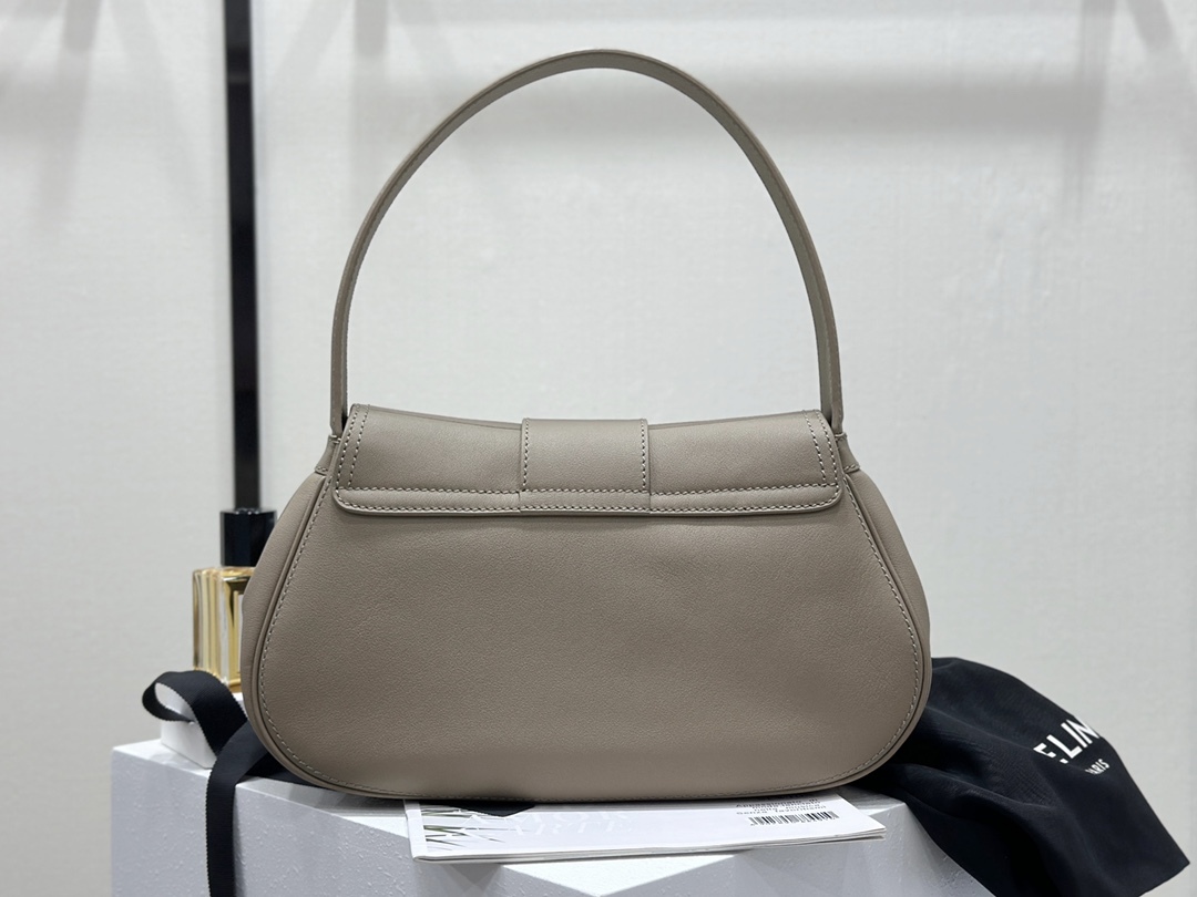セリーヌ「Celine」Triomphe バゲットバッグ