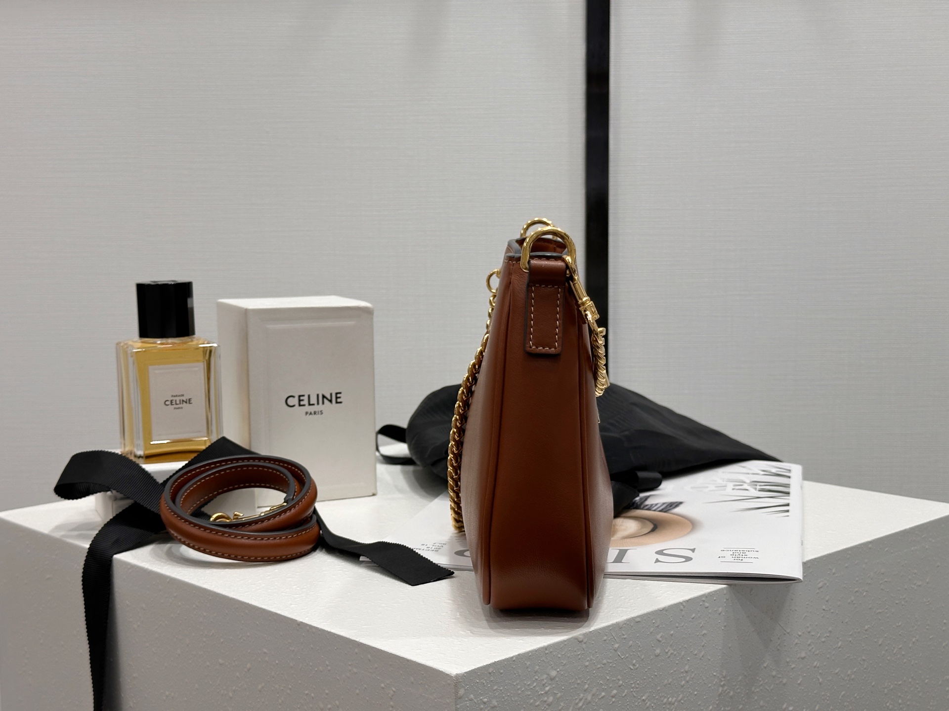 セリーヌ「Celine」CAMILLE 16 SOFT ショルダーバッグ