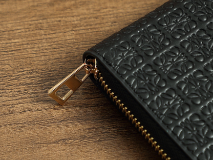 ロエベ「Loewe」ジッパー付き財布