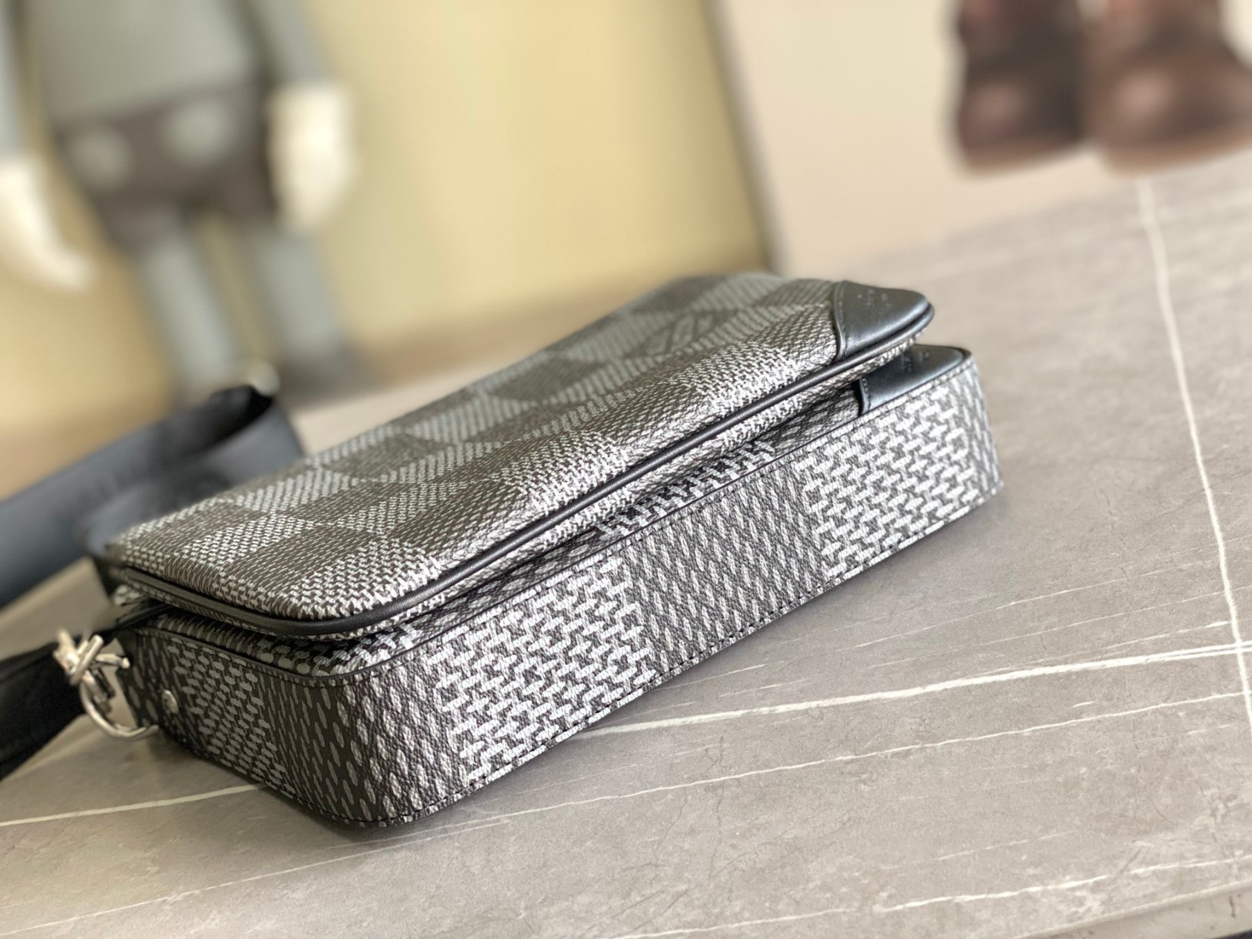 ルイ・ヴィトン「Louis Vuitton」新作 Trio メッセンジャーバッグ